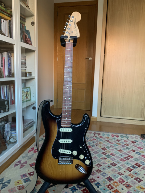 Fender DELUXE Strat PF2TSB