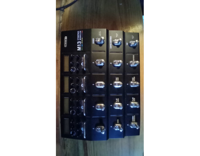 Pedalera multiefectos Line6 M13