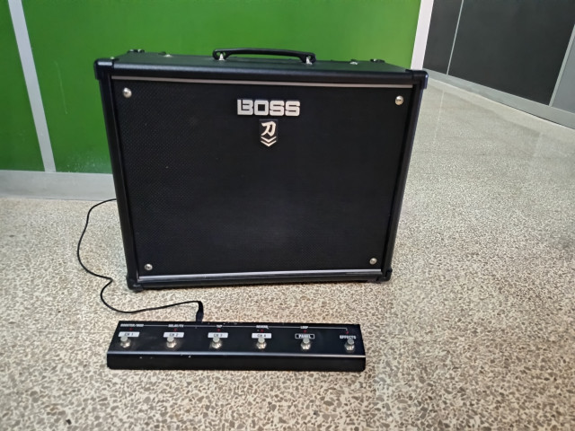 BOSS KATANA 100 MKII + Footswitch BOSS GA FC