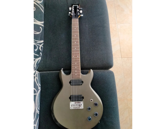 Ibanez AX7221 de 7 cuerdas