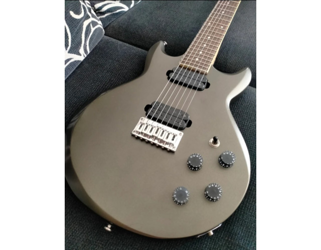 Ibanez AX7221 de 7 cuerdas