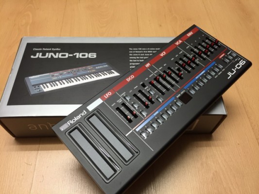 Roland JU-06 Boutique + teclado K25-m