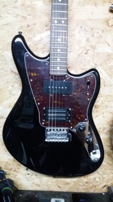 Fender Marauder modern player+ funda blanda