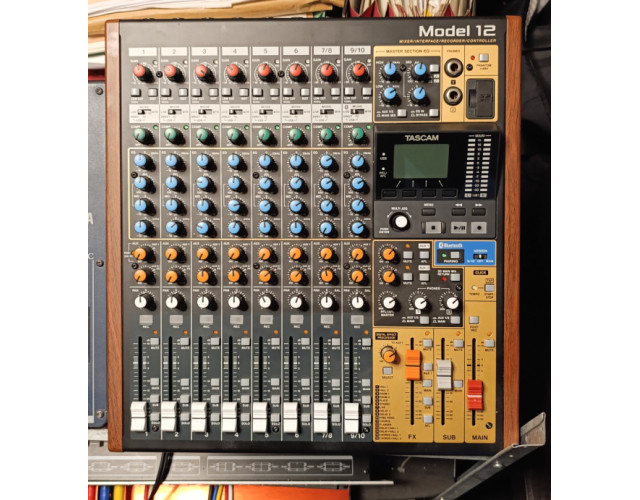 Vendo Mezclador y grabador Tascam Model 12