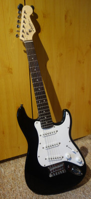 Guitarra Fender Squier Mini Strat BLK V2