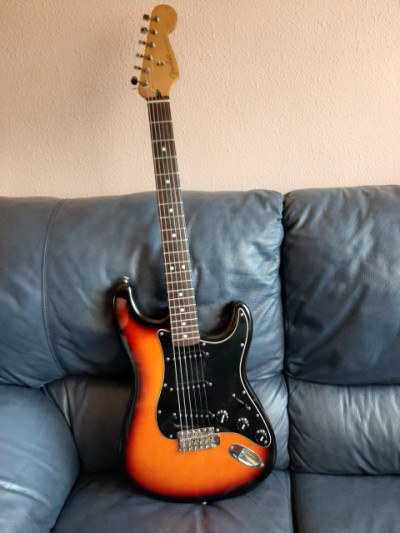 FENDER STRATOCASTER