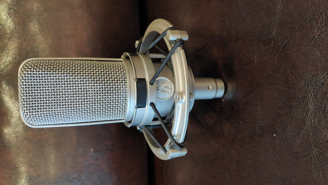 Microfono de estudio Audio-Technica AT4047/SV