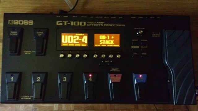 Pedalera Boss GT100,perfecta,porte incluido