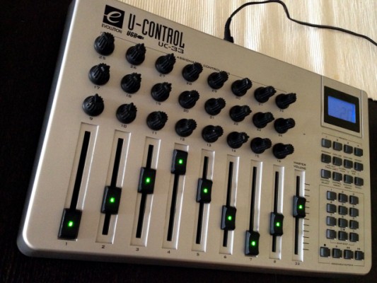 Evolution UC33 Controlador MIDI