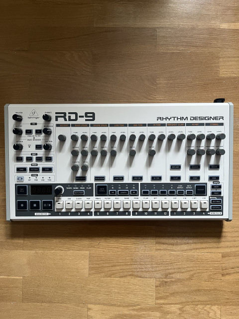 Behringer RD-9 Caja de Ritmos