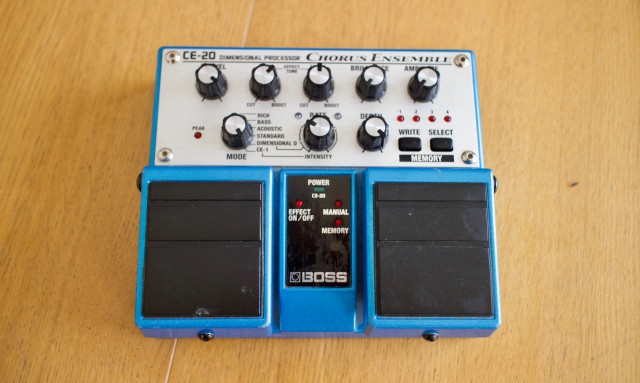Boss CE-20 – pedal de chorus estéreo