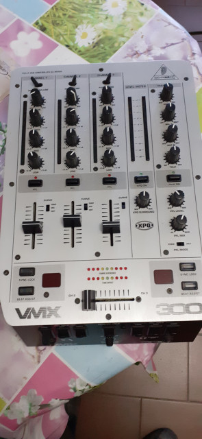 Behringer vmx 300 pro mixer