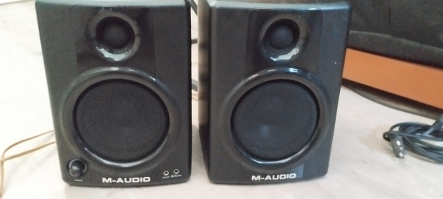 Monitores M Audio AV 40