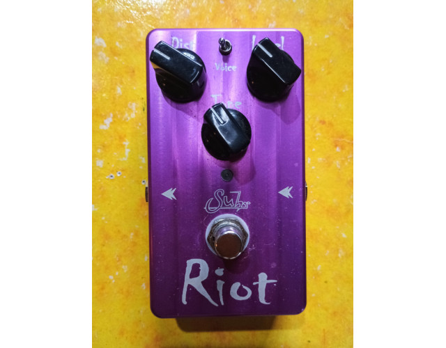 Suhr Riot distortion pedal