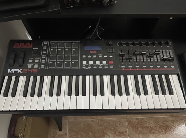 Akai mpk249