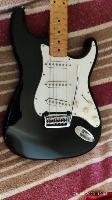Fénix Stratocaster del 91 muy mejorada.