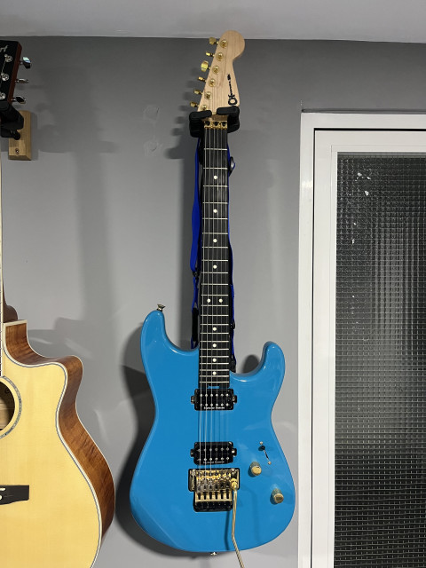 ÚLTIMA SUBIDA Cambio o vendo Charvel San Dimas. Por guitarra sin Floyd