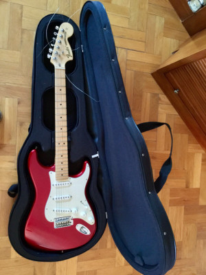 Fender Sttatocaster Higway One USA. Candy Apple Red