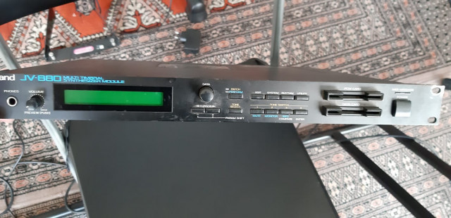 Modulo de sonido rolan jv-880 y Controlador midi M-AUDIO 88 teclas