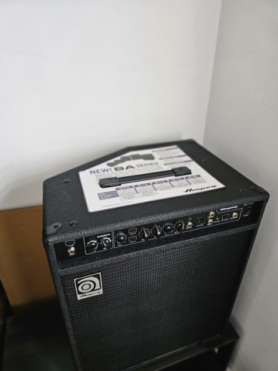 Amplificador de bajo Ampeg BA-115, V2