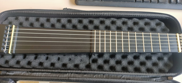 Minicorda, travel guitar