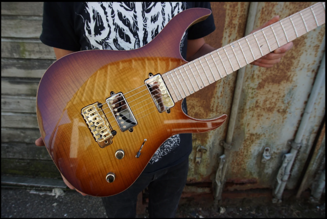 Vandermeij Magistra 7 Honey Burst tremolo