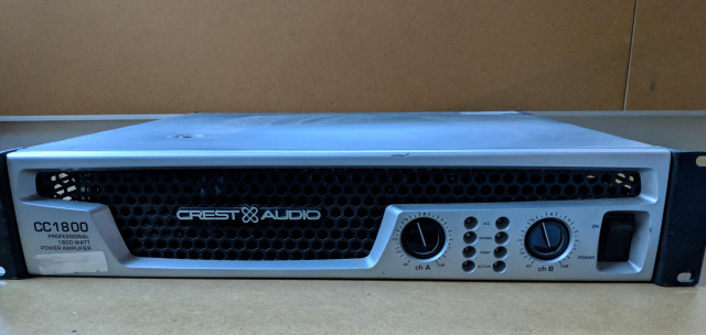Amplificador Crest Audio CC1800