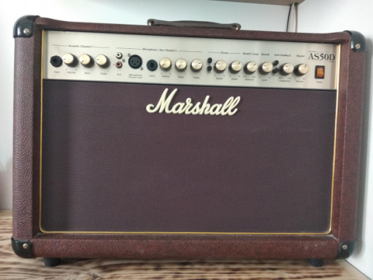 Marshall AS50D guitarra acústica y micro o segunda guitarra con pedal efectos