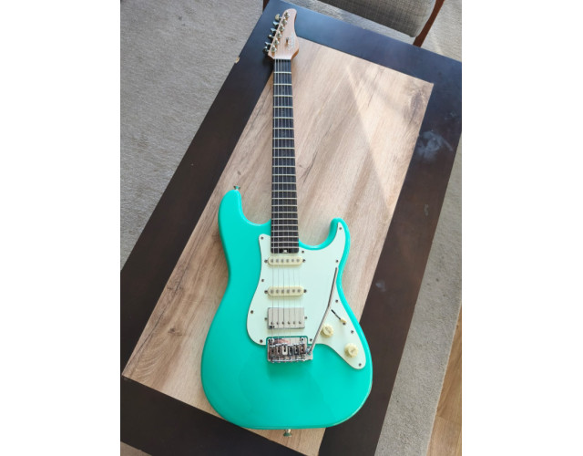 Guitarra eléctrica Schecter Diamond Series / Color Turquesa.