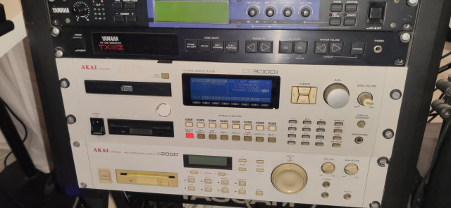 Akai cd3000i y regalo Akai s2000