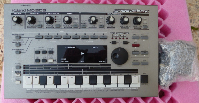 Roland MC-303 Groove Box. En excelente estado
