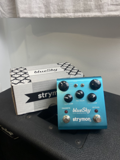 Varios pedales (strymon, Friedman,Way Huge)