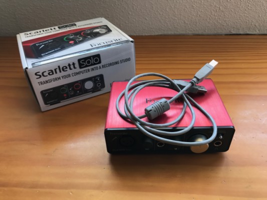 Focusrite Scarlett Solo (Tarjeta de Sonido / Interfaz de Audio)