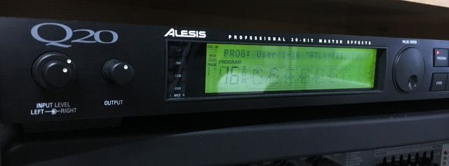 ALESIS Q20 procesador de efectos para guitarra