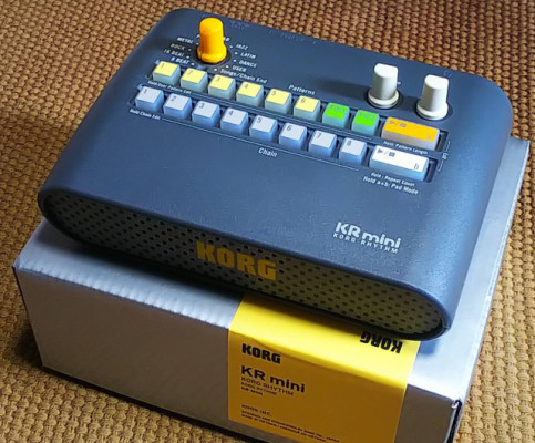 Caja de ritmos Korg Rhythm KR Mini + Fuente de alimentación Korg KA-350