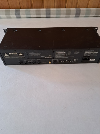 Procesador de voz TC Helicon Voiceprism + manual