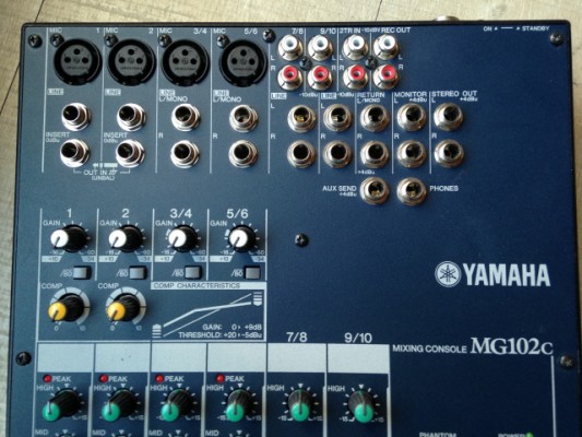 Mixer Yamaha MG 102c (10 Inputs y 2 Compresores)