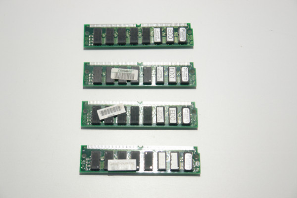 4 Memorias EDO RAM 72 pin de 32 Mb cada una. (incluído envío)