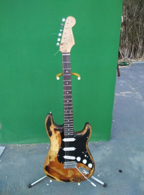 Fender Strato Relic al estilo Steve Ray