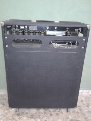 Amplificador Fender Studio Bass 200W