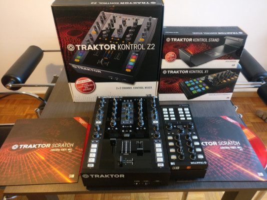 Native Instruments Traktor Kontrol Z2 DJ Mixer + X1 MK2 + Kontrol stand