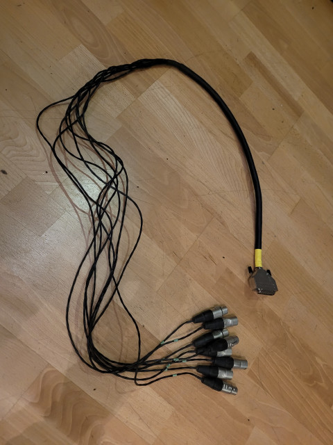 Cable digital AES/EBU db25 a 4 XLRH y 4 XLRM