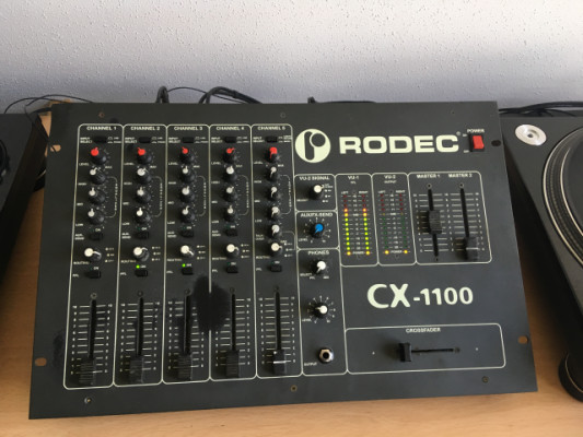 Mesa de mezclas RODEC CX-1100