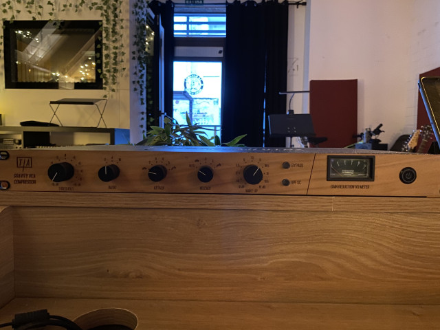 Gravity VCA T.2 de TIERRA AUDIO