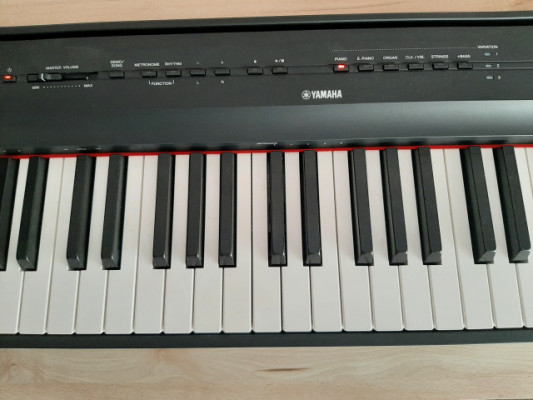 Piano digital  Yamaha P-121