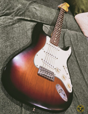 Fender stratocaster American Special 2011 REBAJA POR 750€ /cambiar 950,HASTA FIN DEL MESS.