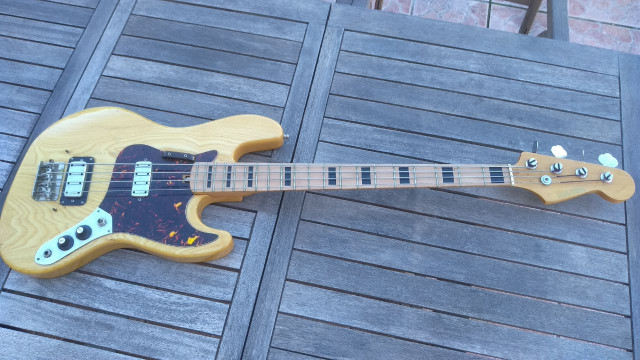 (130€) Bajo de Fresno Japonés de los 70s