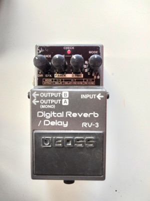 BOSS RV-3 Reverb y Delay