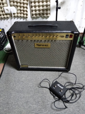Amplificador Marshall de válvulas DSL40c Modelo VINTAGE