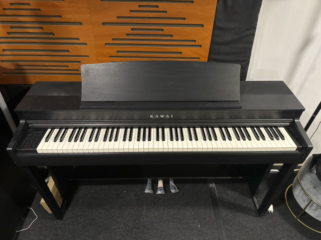 Kawai CN-301 con Banco - Impoluto